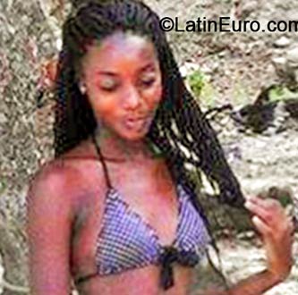 Date this nice looking Jamaica girl Jhanele from Port Antonio JM1569
