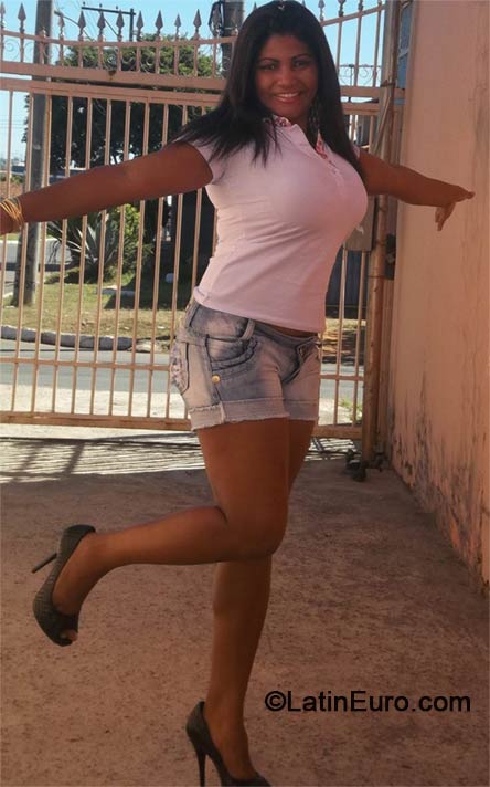 Date this gorgeous Brazil girl Claudia from Brasilia BR8665
