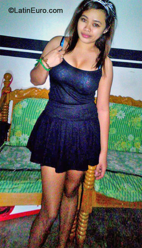 Date this sensual Philippines girl Rhaine from San Jose Del Monte PH618