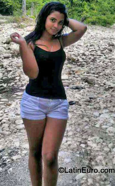 Date this hot Dominican Republic girl Carmen fernande from Moca DO18563