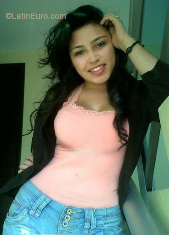 Date this delightful Colombia girl Tatiana from Bucaramanaga CO14962