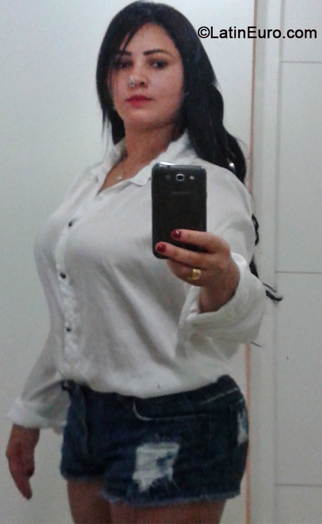 Date this attractive Brazil girl Lidiane from Rio De Janeiro BR8694