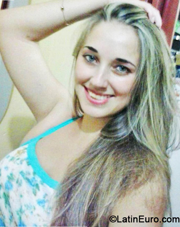 Date this nice looking Brazil girl Lorena from Rio De Janeiro BR8697