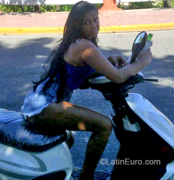 Date this attractive Dominican Republic girl Luna from Puerto Plata DO18669