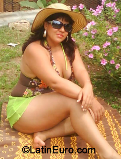Date this lovely Colombia girl Andrea from Cali CO15006