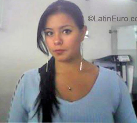 Date this young Colombia girl Lorena from Bogota CO15010