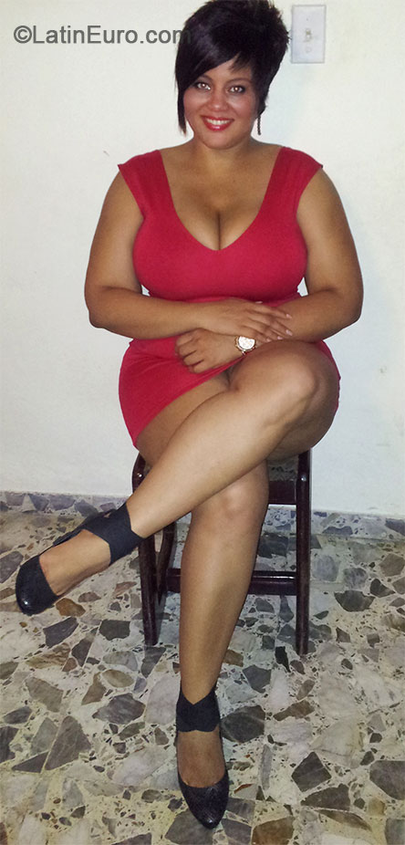 Date this nice looking Dominican Republic girl Yoselyn from Santo Domingo DO18738