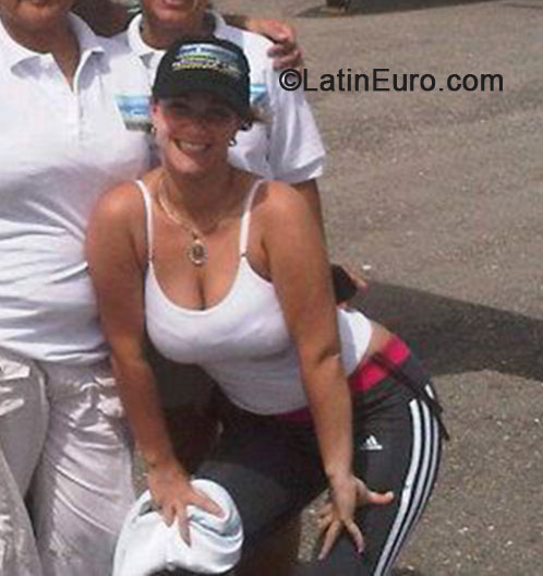 Date this lovely Venezuela girl Angela from Caracas VE203