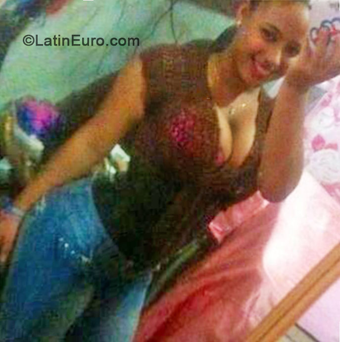 Date this gorgeous Dominican Republic girl Vicky from Salcedo DO18865