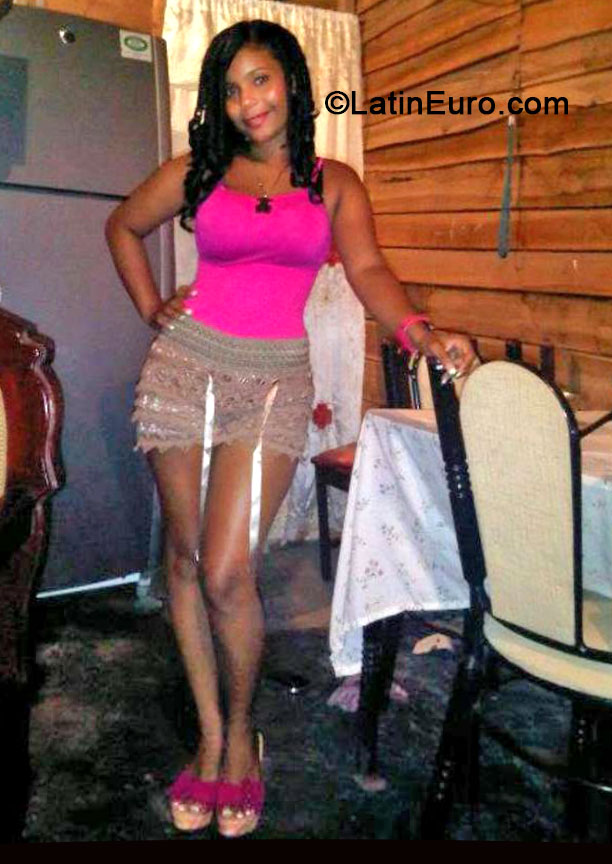 Date this pretty Dominican Republic girl Dianelva from Bonao DO19206