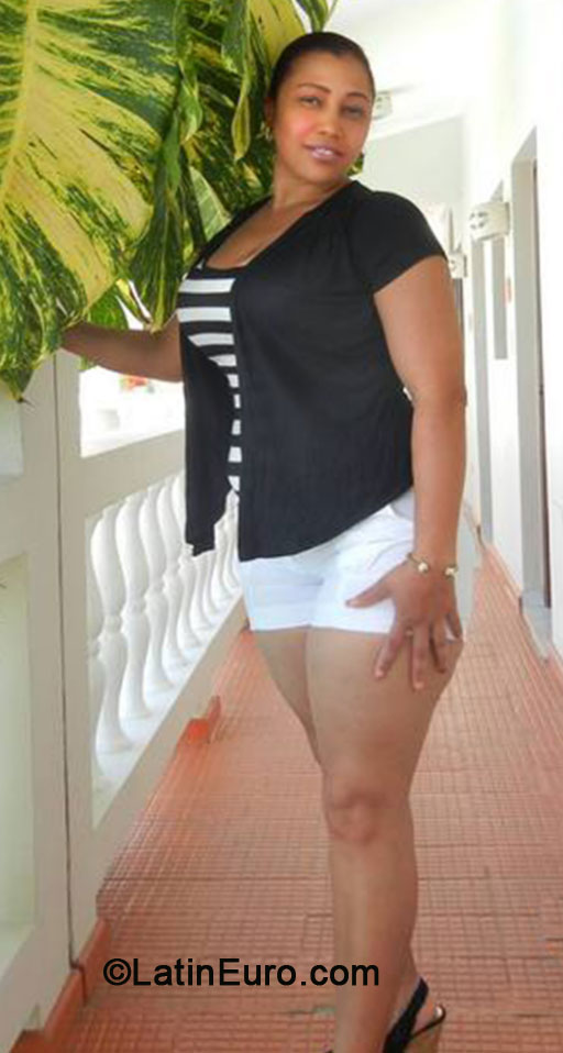 Date this hot Dominican Republic girl Emilia from Bonao DO18948