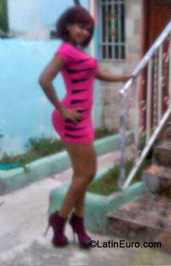 Date this nice looking Dominican Republic girl Aida eduvije za from La Romana DO18968