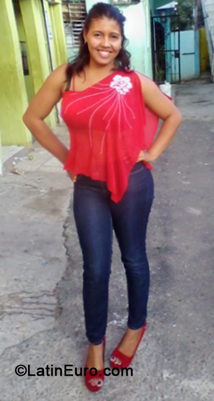 Date this stunning Dominican Republic girl Yocaira from Santo Domingo DO19043