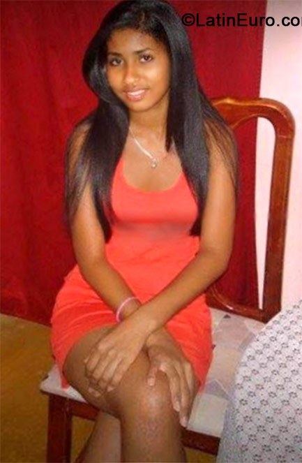 Date this happy Dominican Republic girl Jennifer from Santiago DO19062
