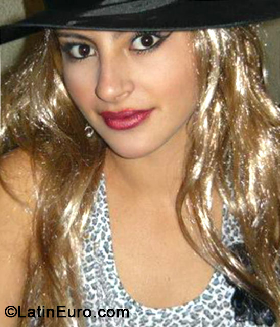 Date this sultry Colombia girl Faisary from Bogota CO15254