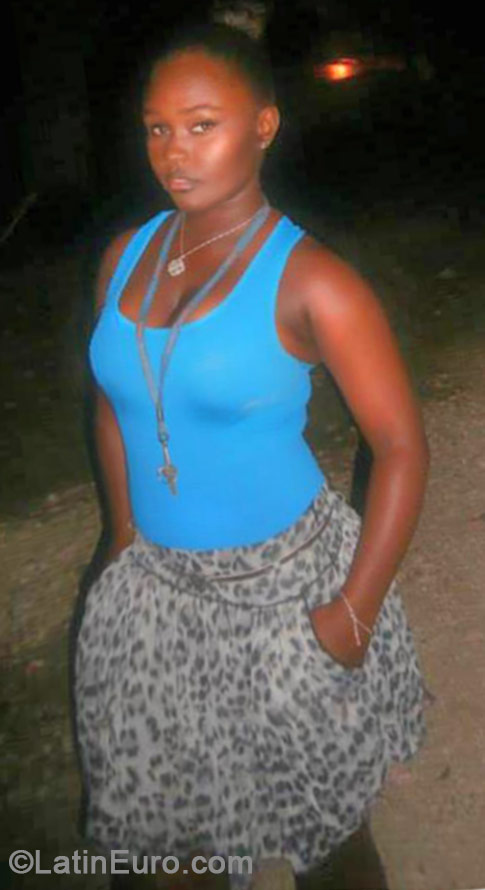 Date this hard body Jamaica girl Cheav from Kingston JM1696