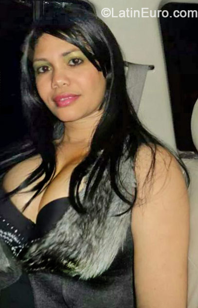 Date this gorgeous Dominican Republic girl Angela from santiago DO19118