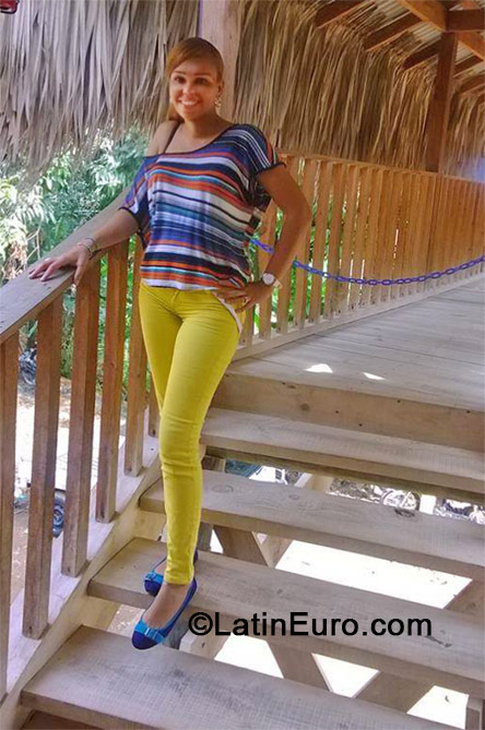 Date this voluptuous Dominican Republic girl Cinthya from Santiago DO19126