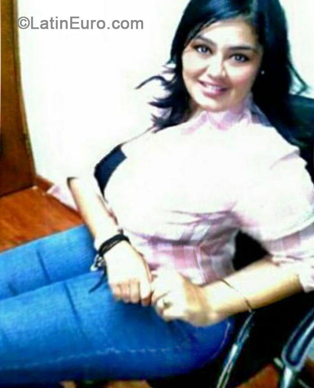 Date this stunning Venezuela girl Veru from Maracaibo VE236