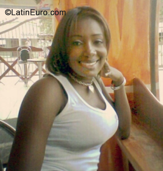 Date this fun Dominican Republic girl Laura from Santo Domingo DO19131