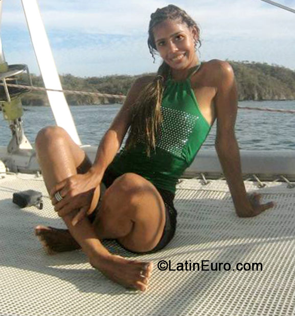 Date this delightful Dominican Republic girl MONICA from Santo Domingo DO19136