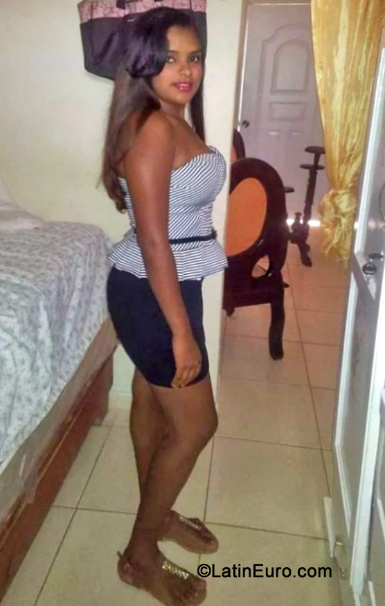 Date this beautiful Dominican Republic girl Mabel from Santiago DO19203