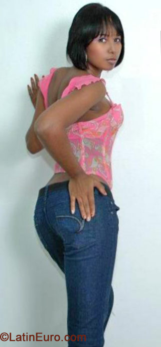 Date this athletic Dominican Republic girl Carmen from Santiago DO21147