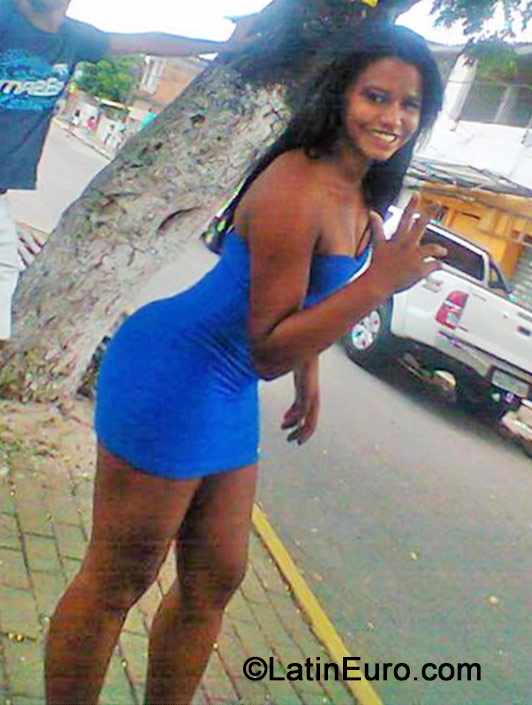 Date this attractive Brazil girl Rafaela from Porto De Galimha BR8822