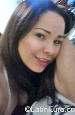 Date this charming Colombia girl Ninna from Medellin CO15374