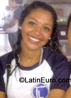 Date this foxy Venezuela girl Luzmarina from Cua VE265