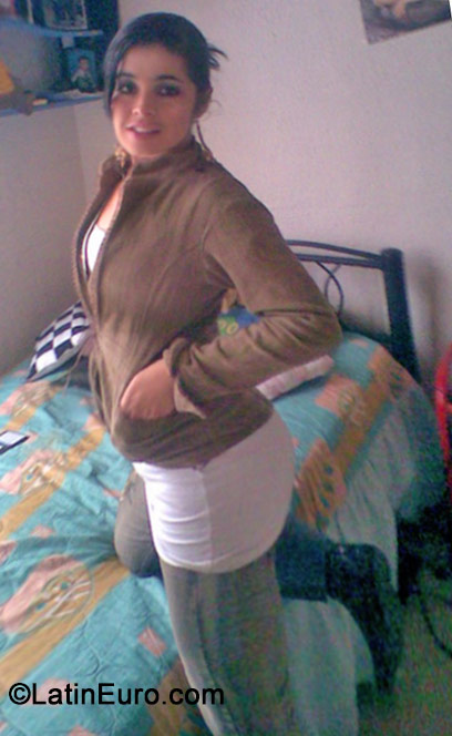 Date this young Colombia girl Juliana from Bogota CO15409