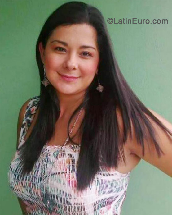 Date this gorgeous Costa Rica girl Karencruzv25 from San Carlos CR307