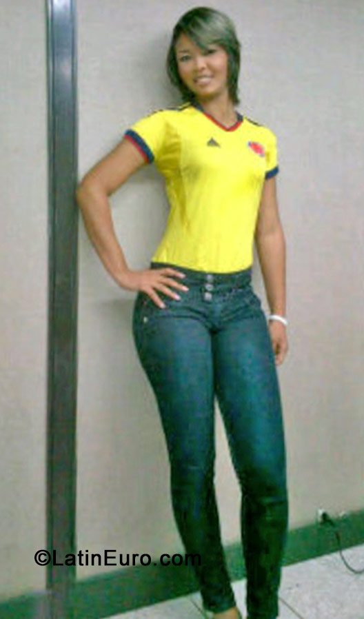 Date this happy Colombia girl Ana karina from Barranquilla CO15515