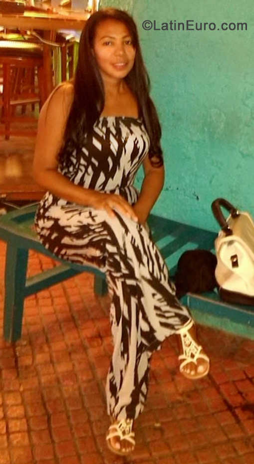Date this good-looking Dominican Republic girl Ylma from Santo Domingo DO19478