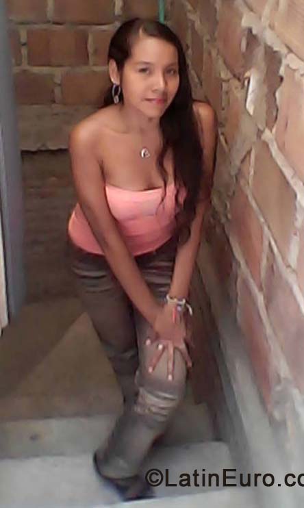 Date this funny Colombia girl Leydy from Cali CO15539
