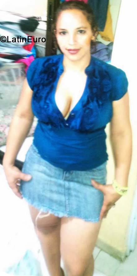 Date this sultry Dominican Republic girl Anacristina from Santiago DO19494
