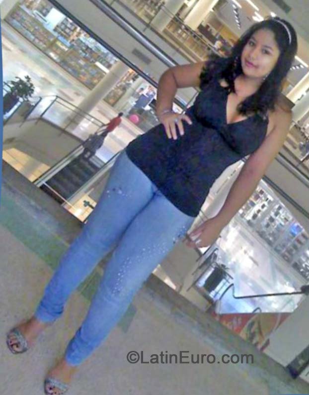 Date this pretty Colombia girl Andrea from Cucuta CO15564