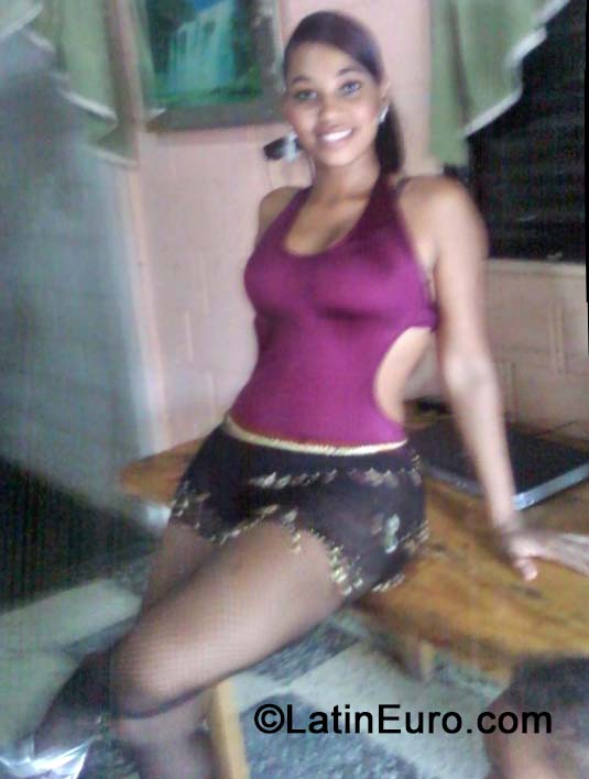 Date this sensual Dominican Republic girl Estefany from Santo Domingo DO19526