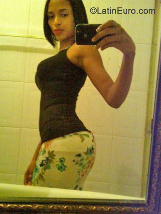 Date this hot Dominican Republic girl Paola from Santiago DO19560