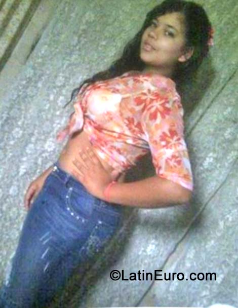 Date this voluptuous Dominican Republic girl Keisy from Santo Domingo DO19571