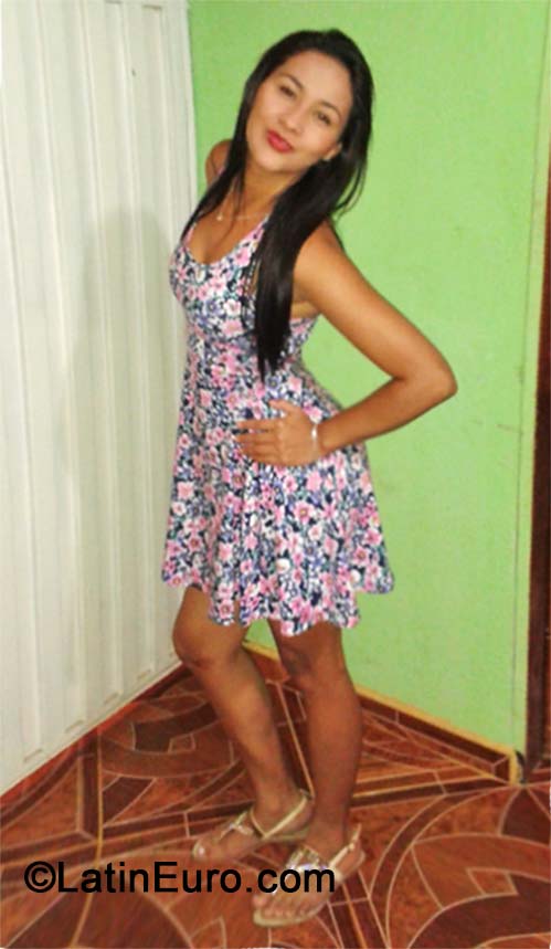 Date this sultry Colombia girl Lucia from Bucaramanga CO15716