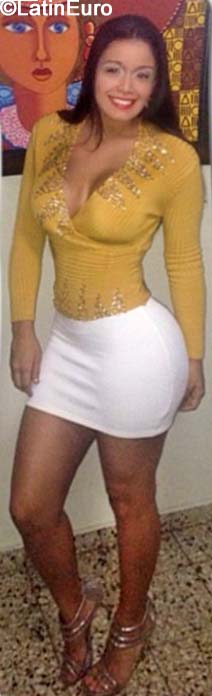 Date this charming Dominican Republic girl Angelica carolina from Santo Domingo DO19733