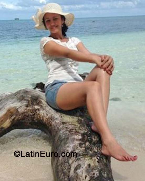 Date this voluptuous Honduras girl Sonia from La Ceiba HN1152