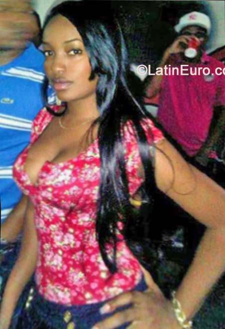 Date this georgeous Dominican Republic girl Berenice from Santo Domingo DO19803