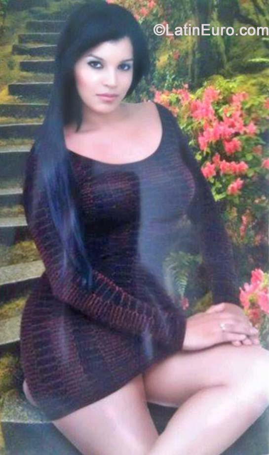 Date this tall Dominican Republic girl Nayelin from Santiago DO19884