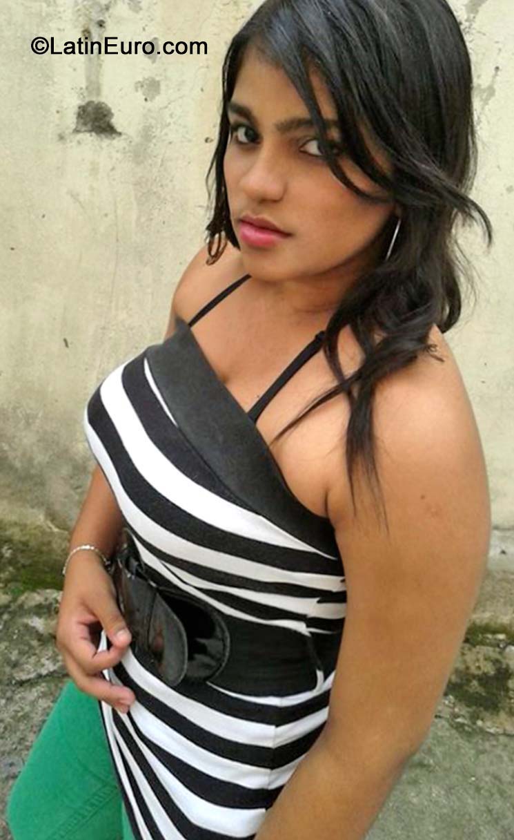 Date this young Dominican Republic girl Hermes from La Vega DO19827