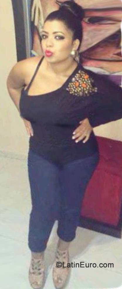 Date this lovely Dominican Republic girl Franchescia from Santo Domingo DO19837