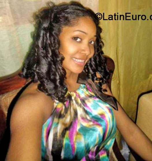 Date this pretty Dominican Republic girl Lucy from Santo Domingo DO19878