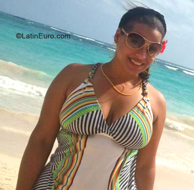 Date this athletic Dominican Republic girl Yadira from Santo Domingo DO28185