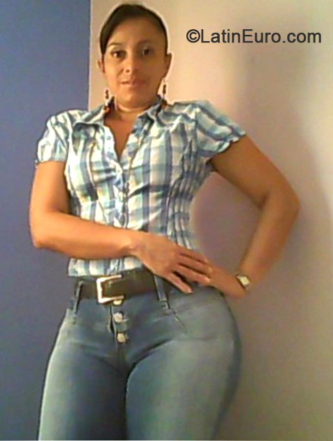 Date this delightful Colombia girl Claudia from Bucaramanga CO16015